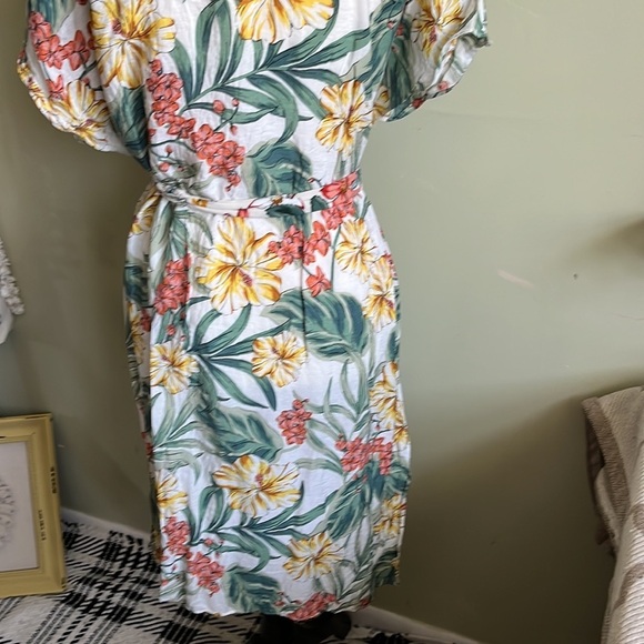 Shein tropical lightweight open front removable belt side slits Kimono - Picture 6 of 11